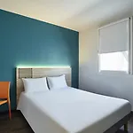Hotelf1 Paris Denis Universite Hotell *