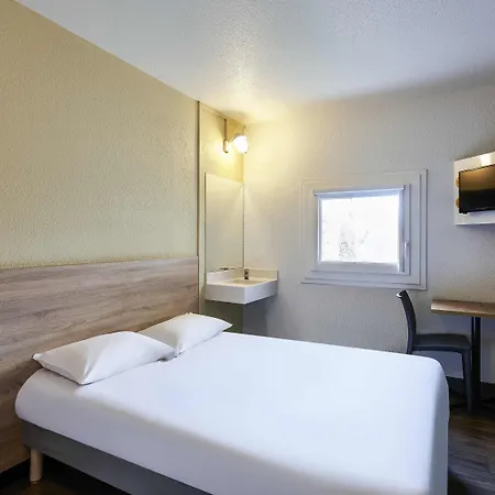 Hotelf1 Paris Denis Universite Hotel *