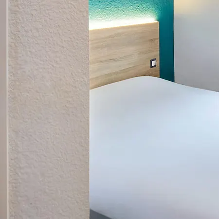 Hotelf1 Paris Denis Universite