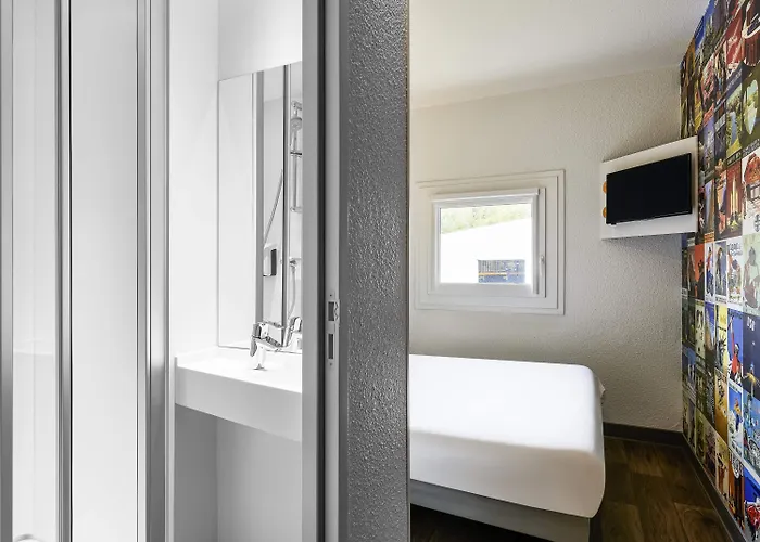 Hotelf1 Paris Denis Universite Hotel *